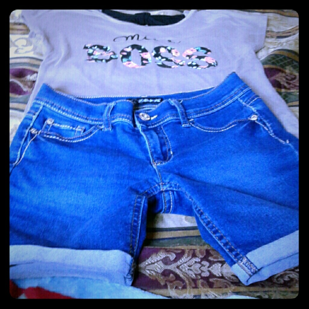 Im selling a cute kids outfit